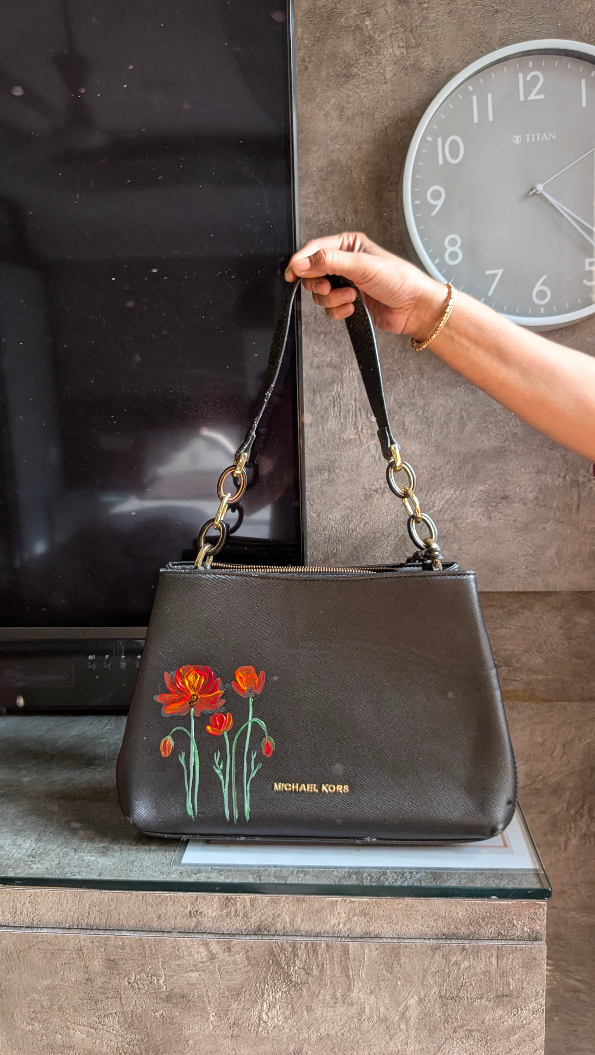 A client-supplied bag hand-painted by Brushup